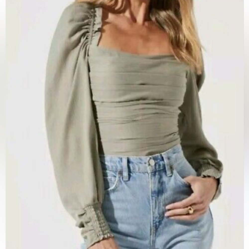 EUC ASTR the label top